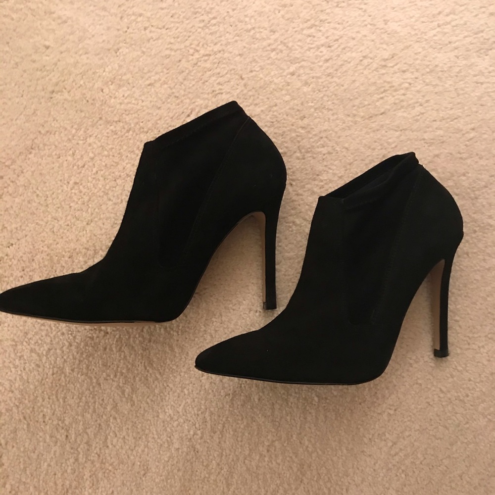 Gianni Gregori suede booties.